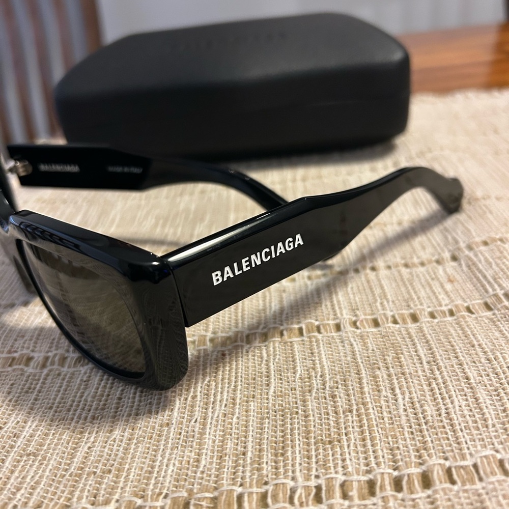 NEW BALENCIAGA BB0072S‎ 001 UNISEX BLACK SUNGLASSES - Picture 2 of 11